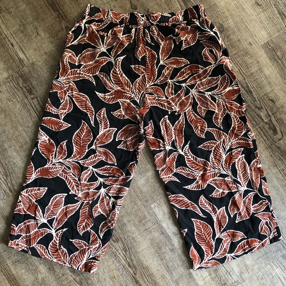 Nine West Casual Flowy Short Capris - Picture 2 of 4